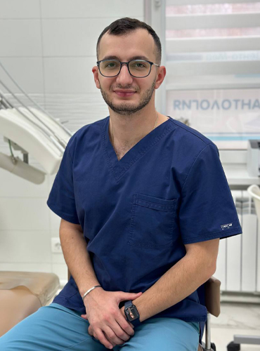 Врач стоматолог–хирург, имплантолог Караказарян Гурген Алексанович